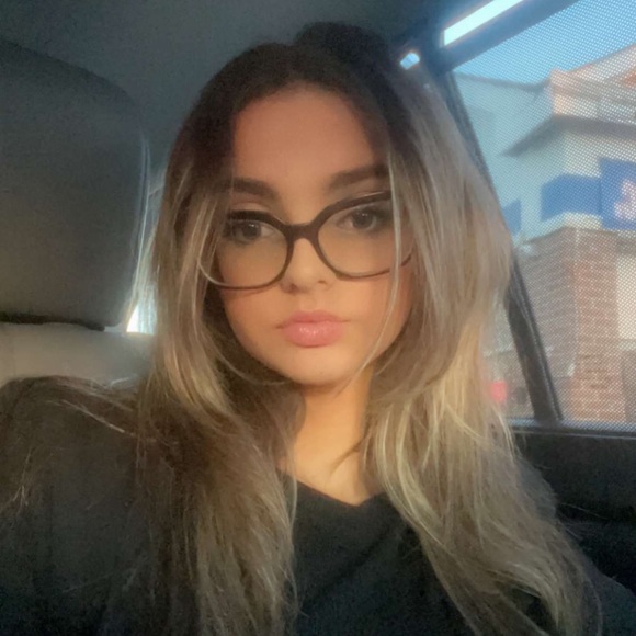 Meet your Posher, Jo - Picture 1 of 1